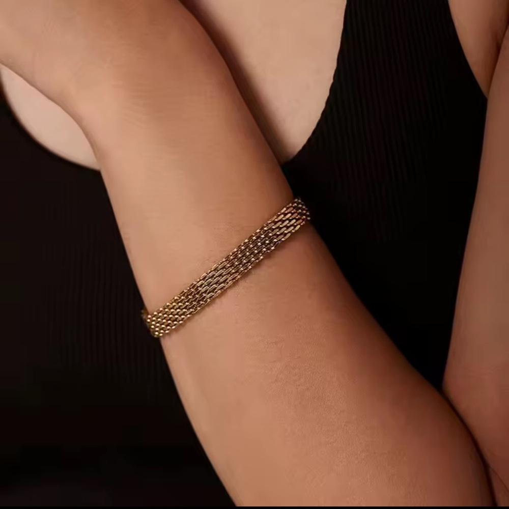 Elegant 18K Gold Chain Bracelet
Stainless Steel Bracelet - Picture 11 of 14